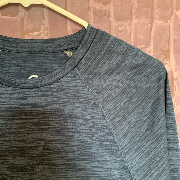 🔴Set of Two | Long-Sleeve DriFit Running Shirts - Picture 3 of 10